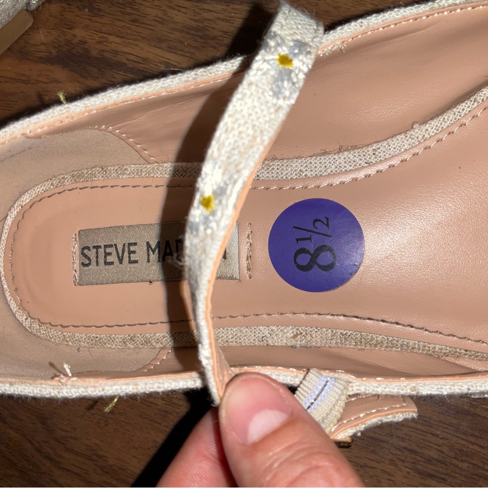Steve Madden Tan and White Dress Shoes with Classic Design - Picture 3 of 4